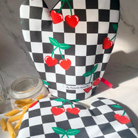 Stunning Retro Feel Cherry Oven Mitt Set