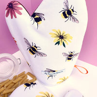 Beautiful Bees and Flowers Make These Oven Mitts a Gorgeous Pair