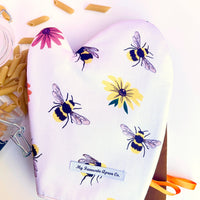 Beautiful Bees and Flowers Make These Oven Mitts a Gorgeous Pair