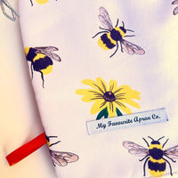 Beautiful Bees and Flowers Make These Oven Mitts a Gorgeous Pair