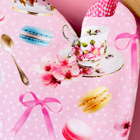 The Perfect Oven Mitts for Any High Tea Fancier