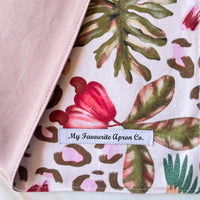 This Boldly Patterned Table Runner is an Ideal Housewarming Gift