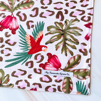 This Boldly Patterned Table Runner is an Ideal Housewarming Gift