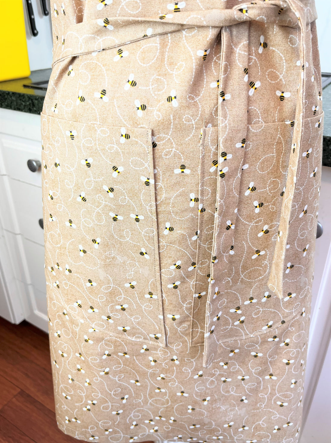 Delicate Patterned Apron for Your Favourite Bee Lover