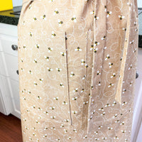 Delicate Patterned Apron for Your Favourite Bee Lover