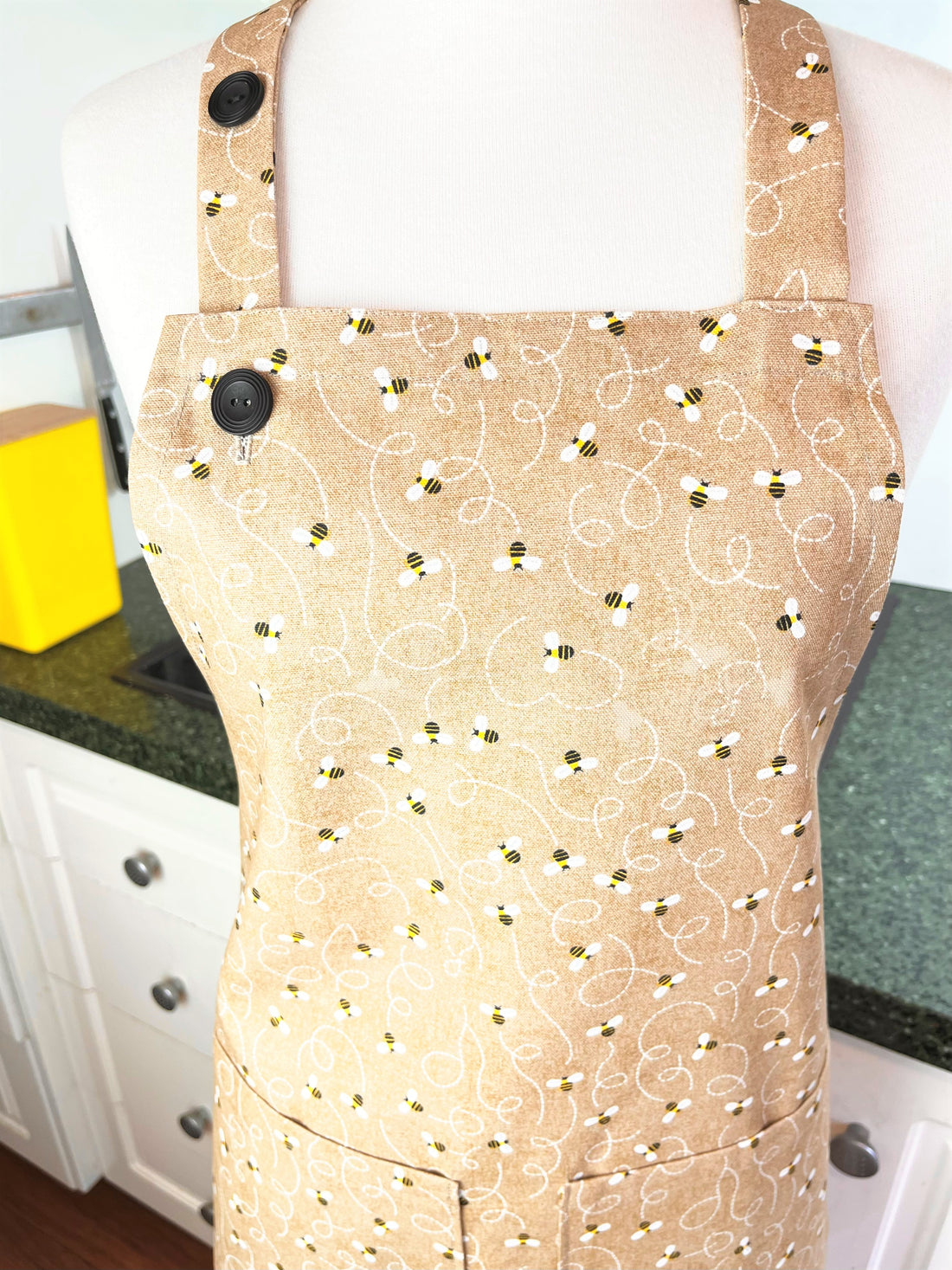 Delicate Patterned Apron for Your Favourite Bee Lover