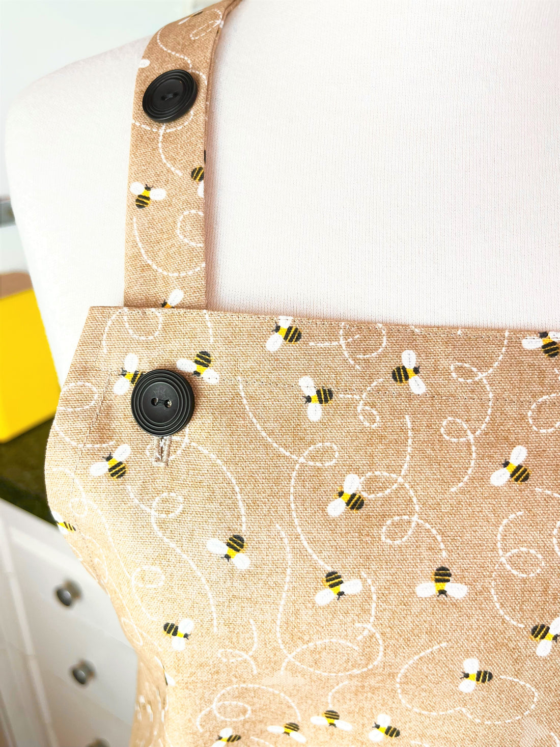 Delicate Patterned Apron for Your Favourite Bee Lover
