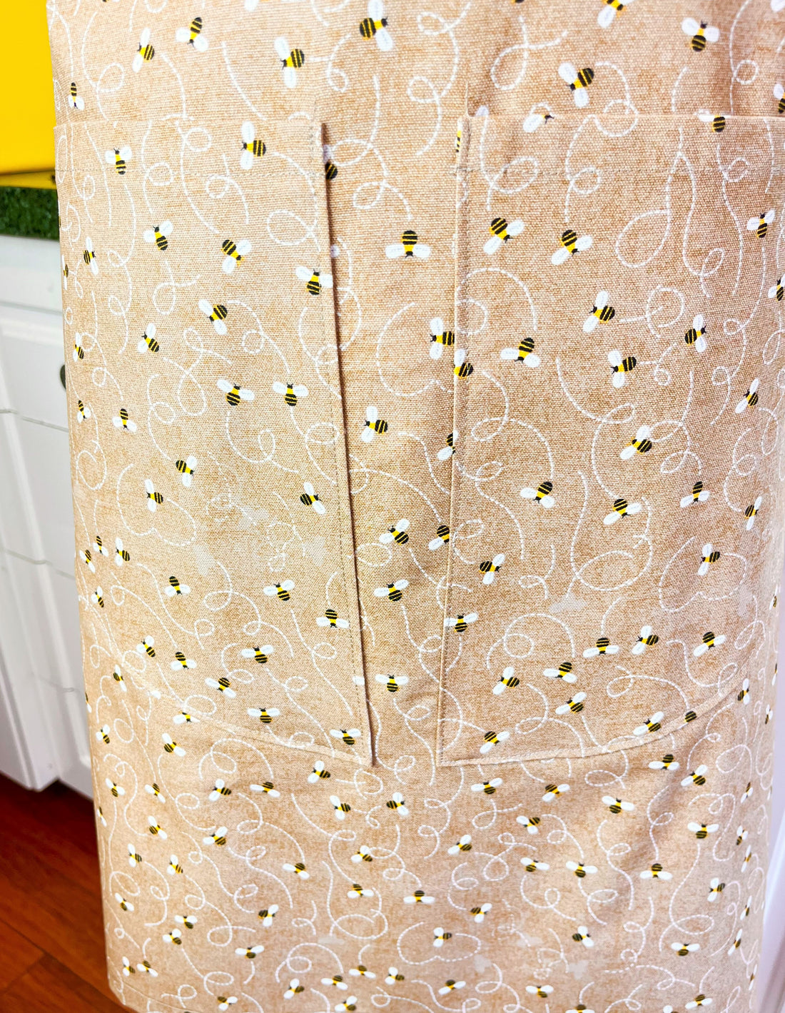 Delicate Patterned Apron for Your Favourite Bee Lover