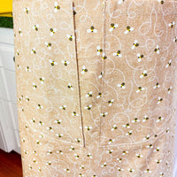 Delicate Patterned Apron for Your Favourite Bee Lover