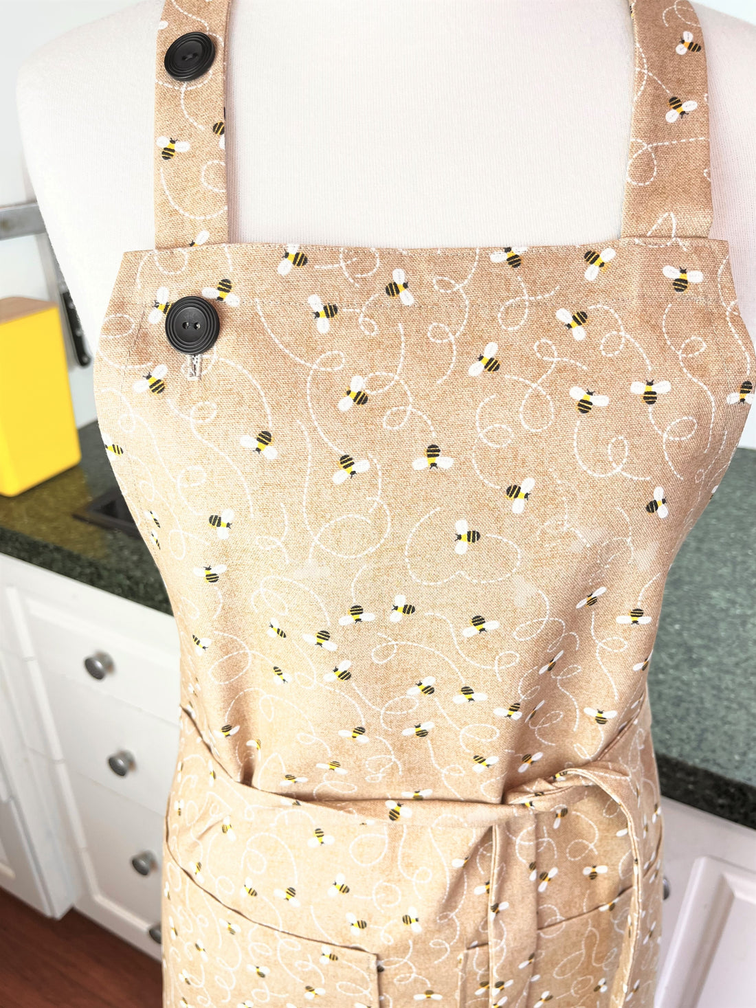 Delicate Patterned Apron for Your Favourite Bee Lover