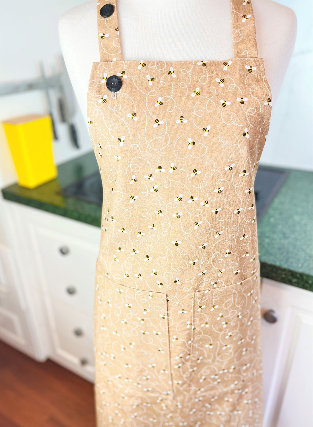 Delicate Patterned Apron for Your Favourite Bee Lover