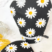 Daisy Oven Mitts are the Perfect Housewarming Gift