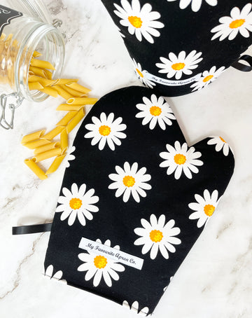 Daisy Oven Mitts are the Perfect Housewarming Gift