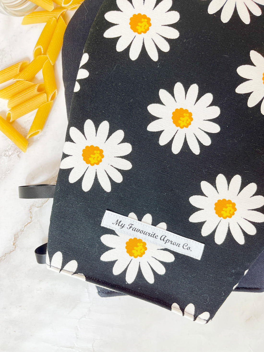 Daisy Oven Mitts are the Perfect Housewarming Gift