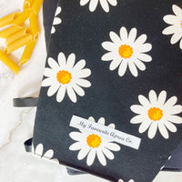 Daisy Oven Mitts are the Perfect Housewarming Gift