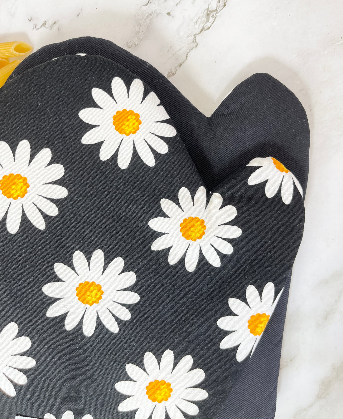 Daisy Oven Mitts are the Perfect Housewarming Gift