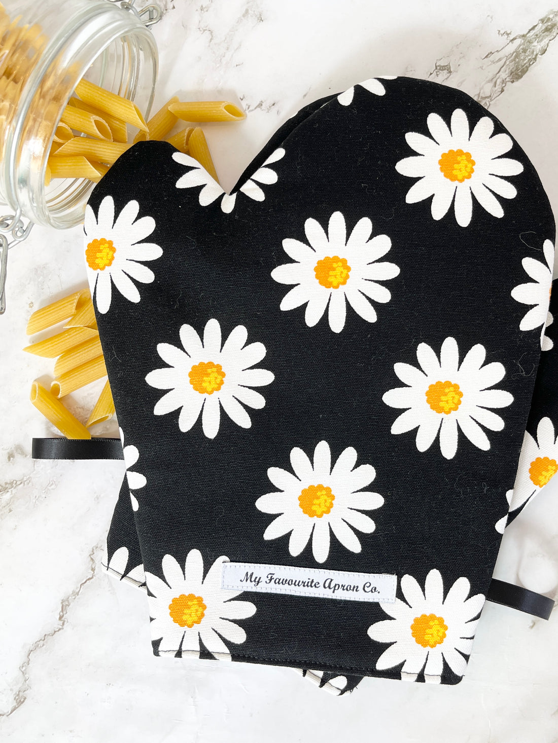 Daisy Oven Mitts are the Perfect Housewarming Gift