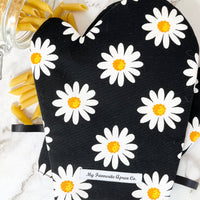 Daisy Oven Mitts are the Perfect Housewarming Gift