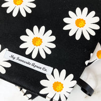 Daisy Oven Mitts are the Perfect Housewarming Gift