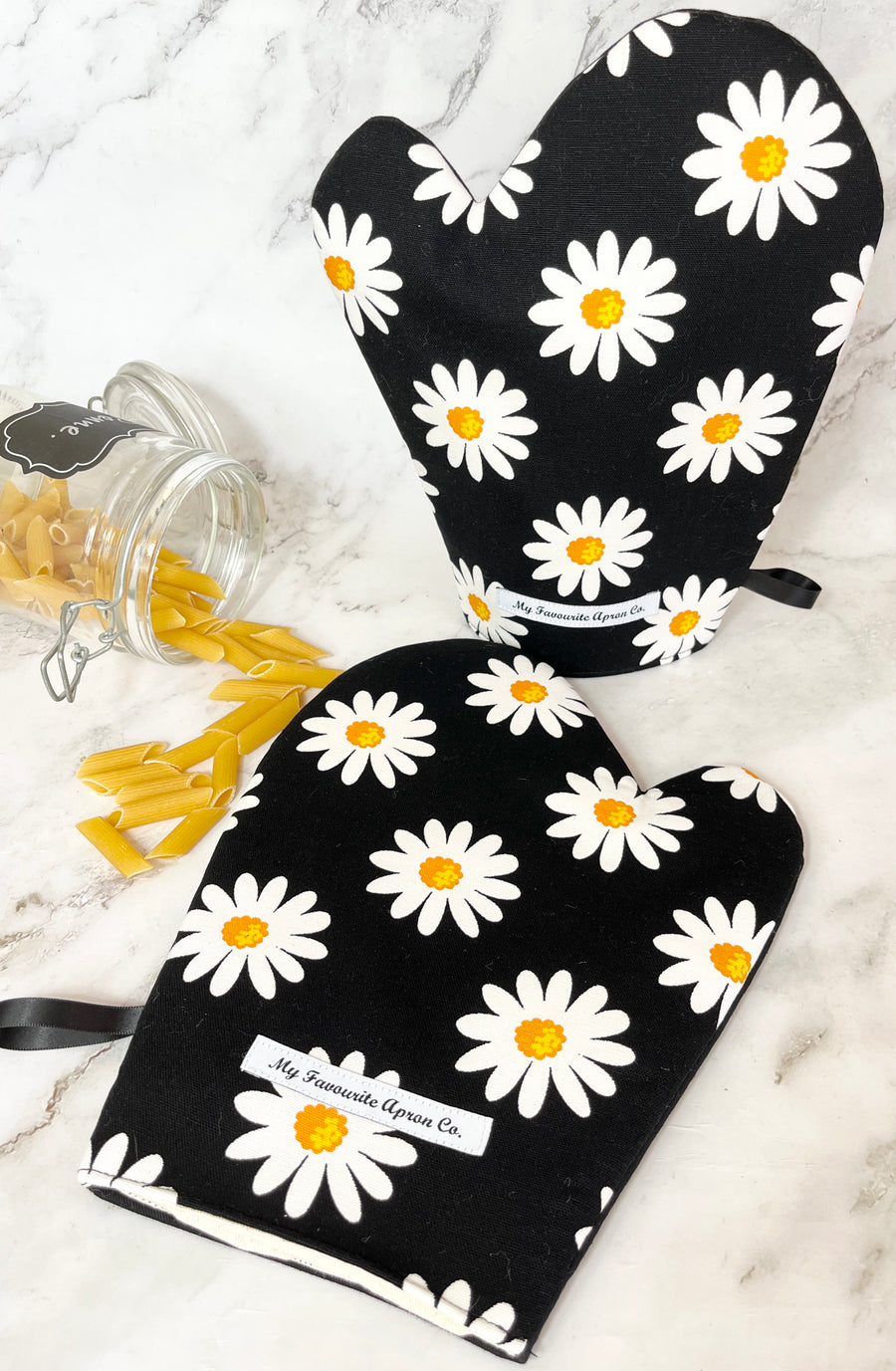 Daisy Oven Mitts are the Perfect Housewarming Gift