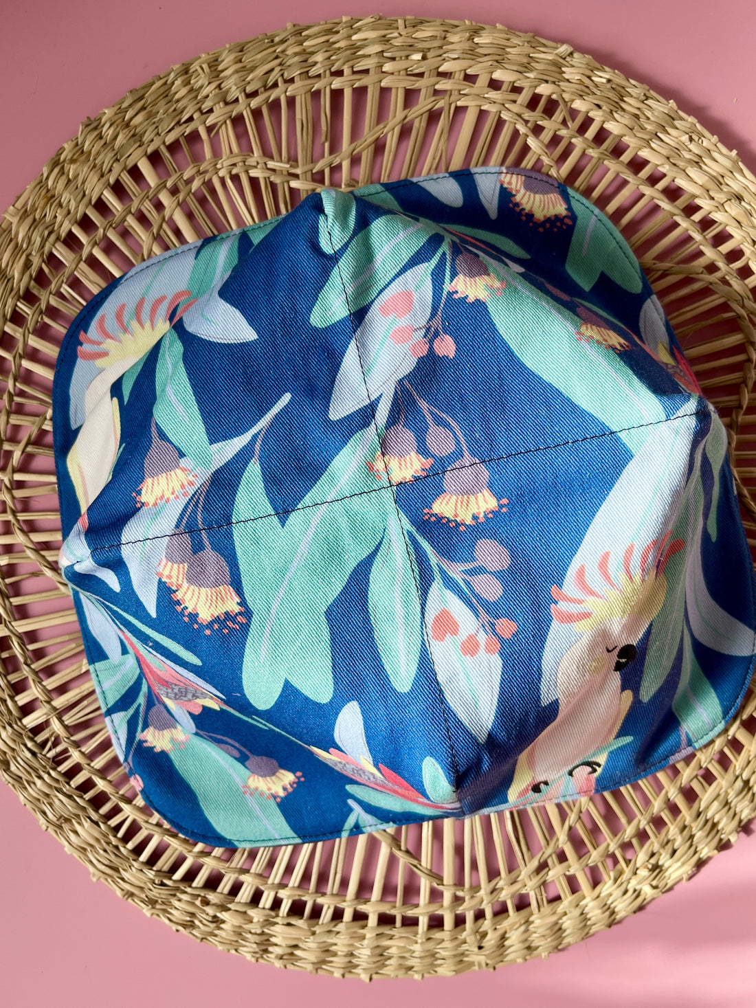 This Cockatoo Bowl Cozy Keeps Your Meal Warm and Your Lap Cool