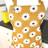 Daisies Make a Beautiful and Bold Pattern on this Adults' Apron