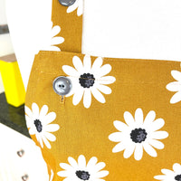 Daisies Make a Beautiful and Bold Pattern on this Adults' Apron