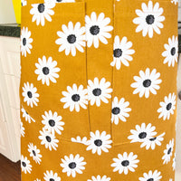 Daisies Make a Beautiful and Bold Pattern on this Adults' Apron