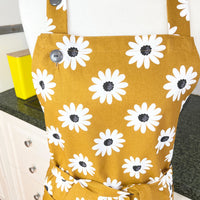 Daisies Make a Beautiful and Bold Pattern on this Adults' Apron