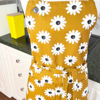 Daisies Make a Beautiful and Bold Pattern on this Adults' Apron