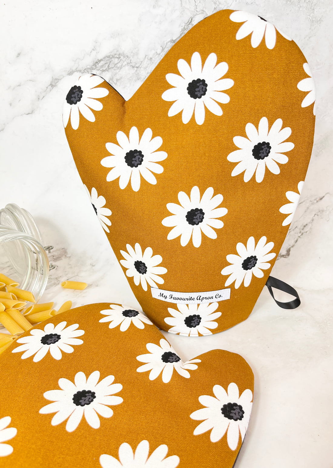 Delightful Daisy Oven Mitts Make the Perfect Foodie Gift