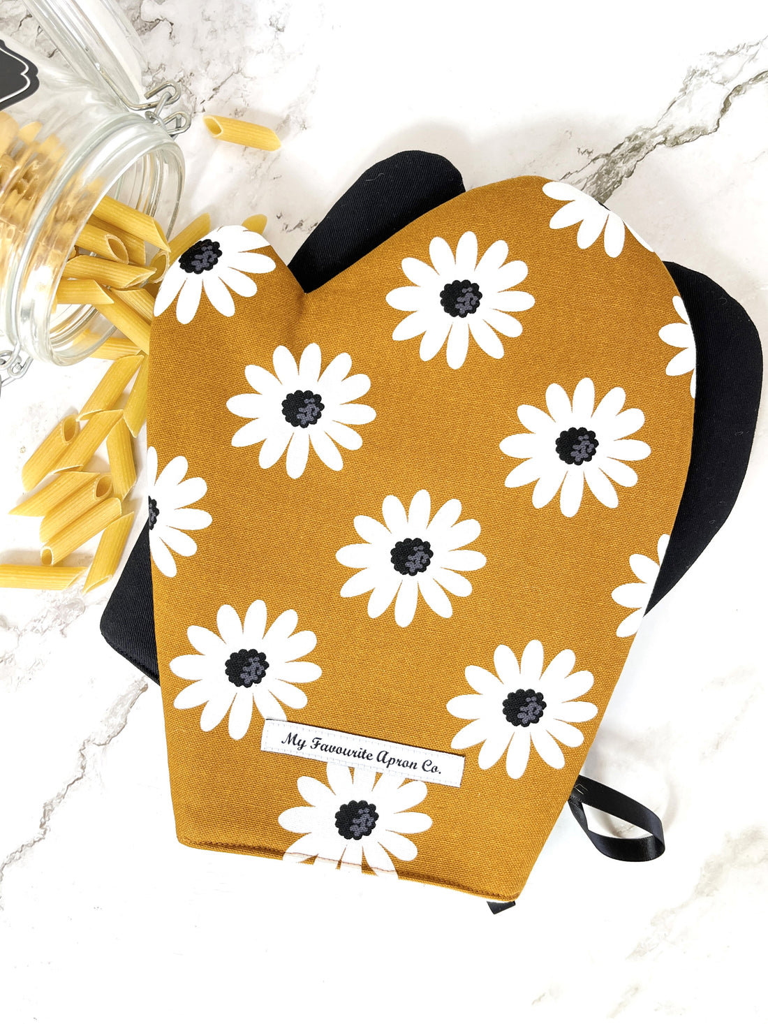 Delightful Daisy Oven Mitts Make the Perfect Foodie Gift