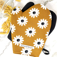 Delightful Daisy Oven Mitts Make the Perfect Foodie Gift