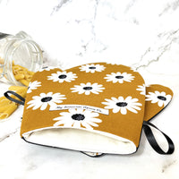 Delightful Daisy Oven Mitts Make the Perfect Foodie Gift