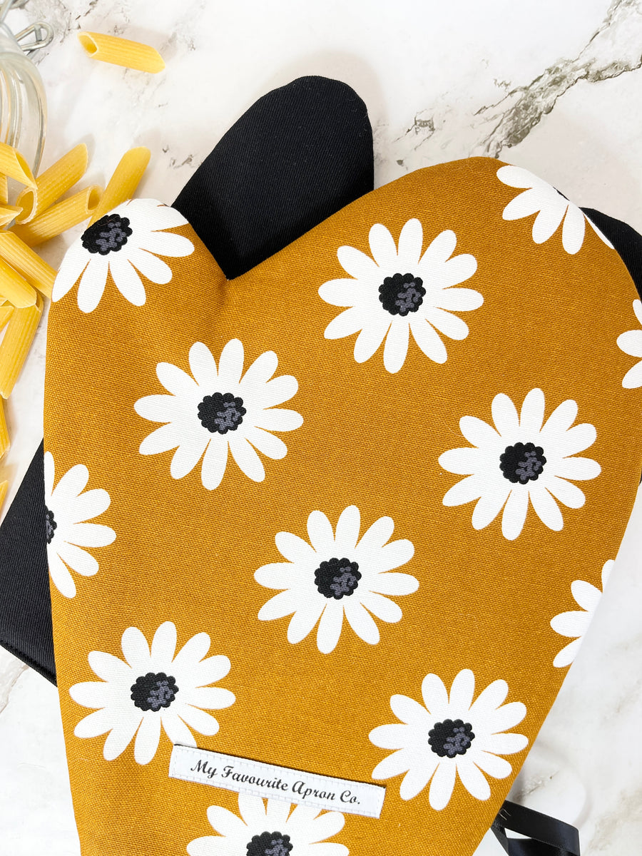 Delightful Daisy Oven Mitts Make the Perfect Foodie Gift