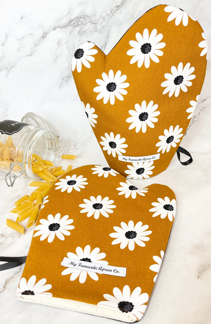 Delightful Daisy Oven Mitts Make the Perfect Foodie Gift