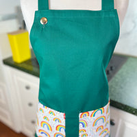 Rainbow Pockets Make this Green Apron a Gorgeous Gem