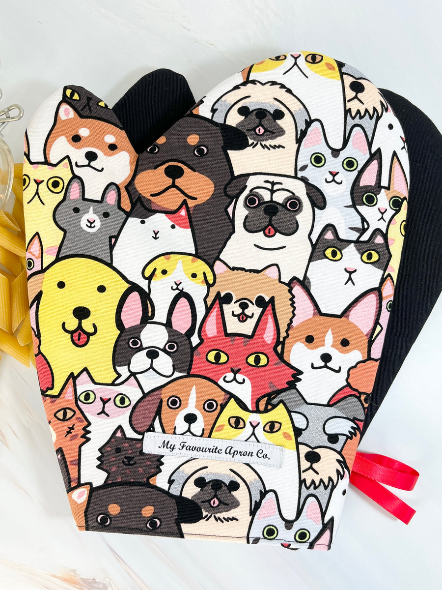 Cats and Dogs All Over these Amazing Oven Mitts