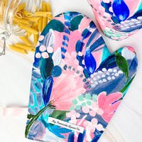 Retro Floral Oven Mitts Are an Amazing Housewarming Gift