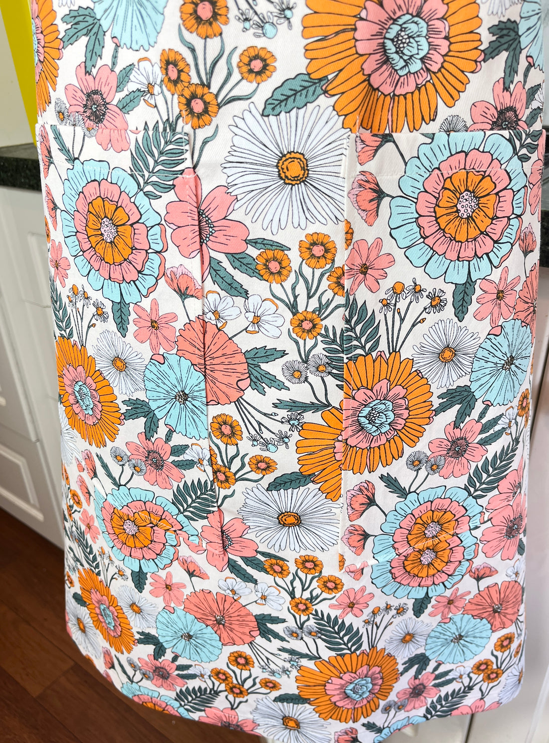 Sensational Retro Summer Floral Apron