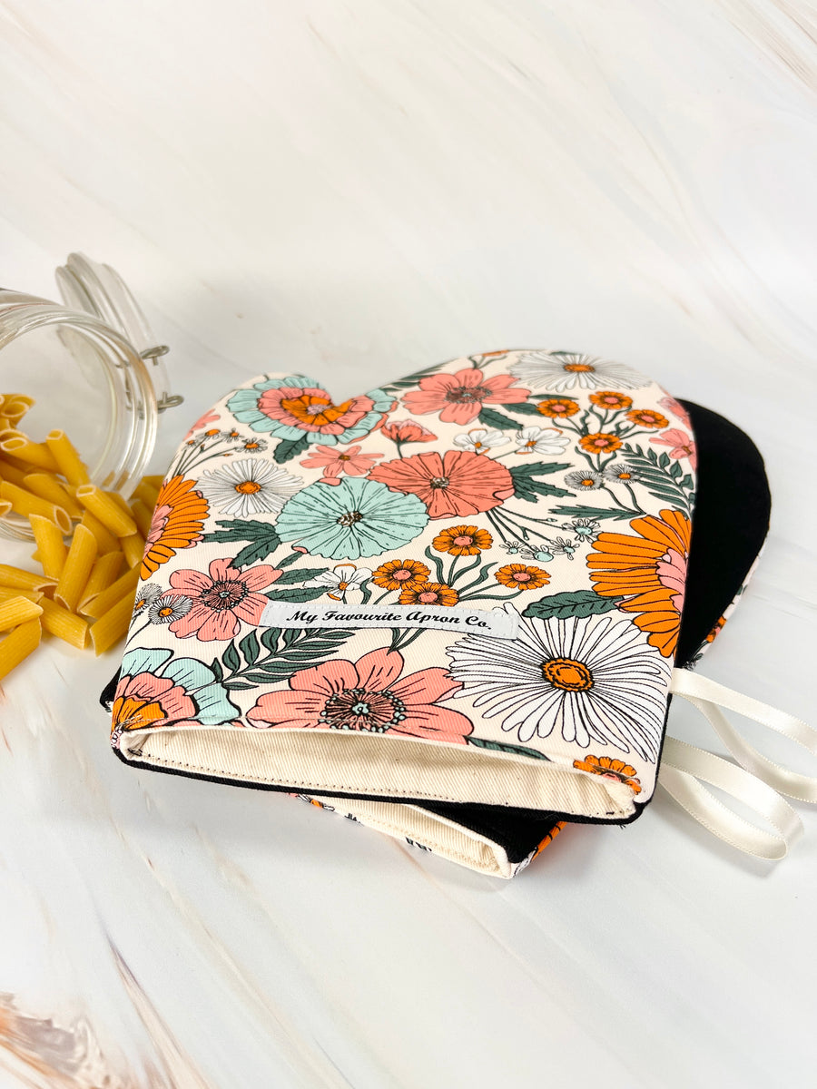 Fabulous Retro Oven Mitt Set