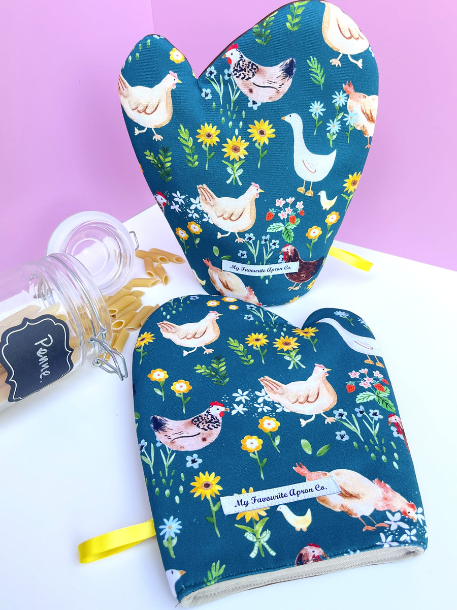 Chickens Cover this Beautiful, Country Style Apron