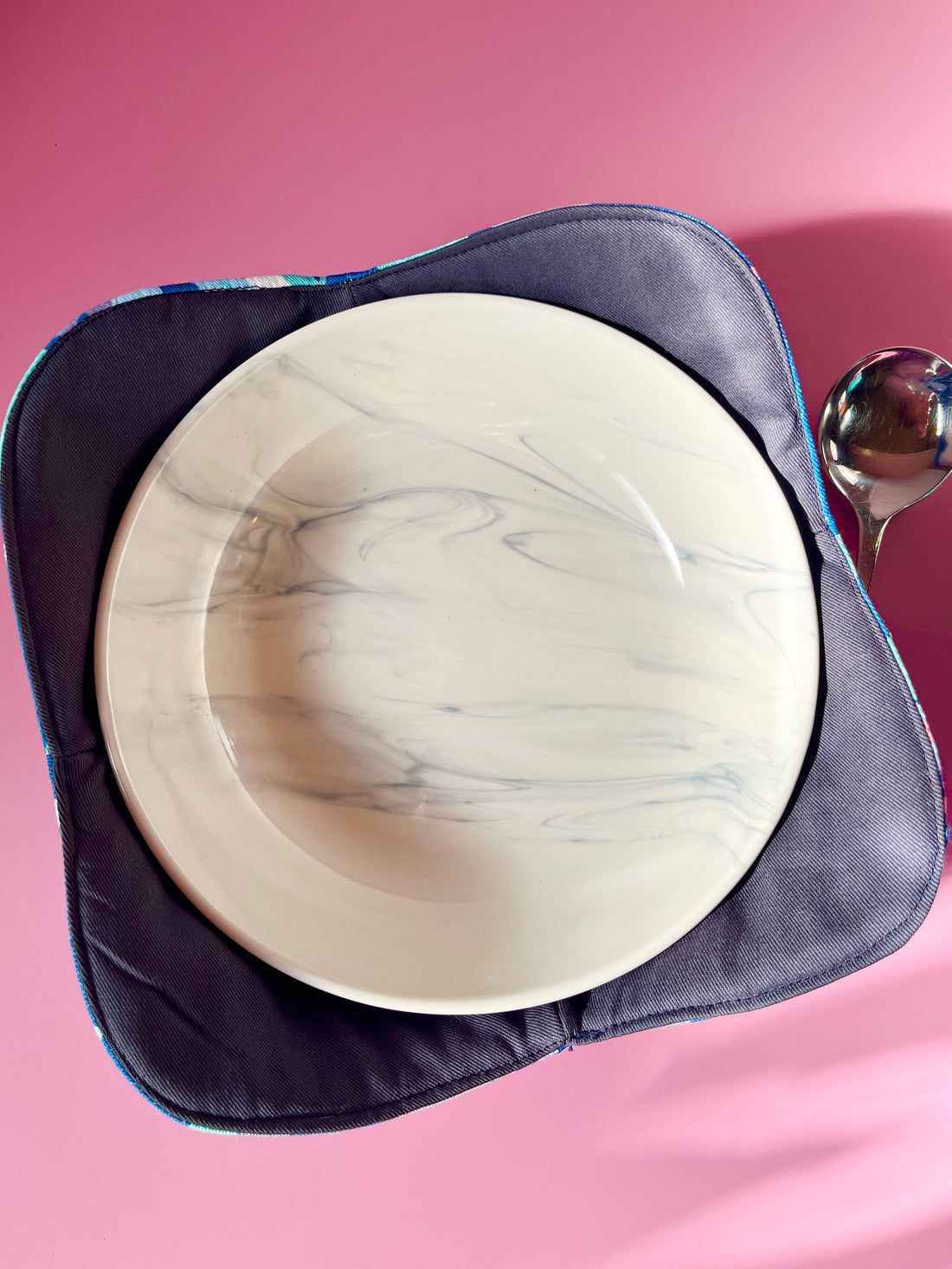 This Cockatoo Bowl Cozy Keeps Your Meal Warm and Your Lap Cool