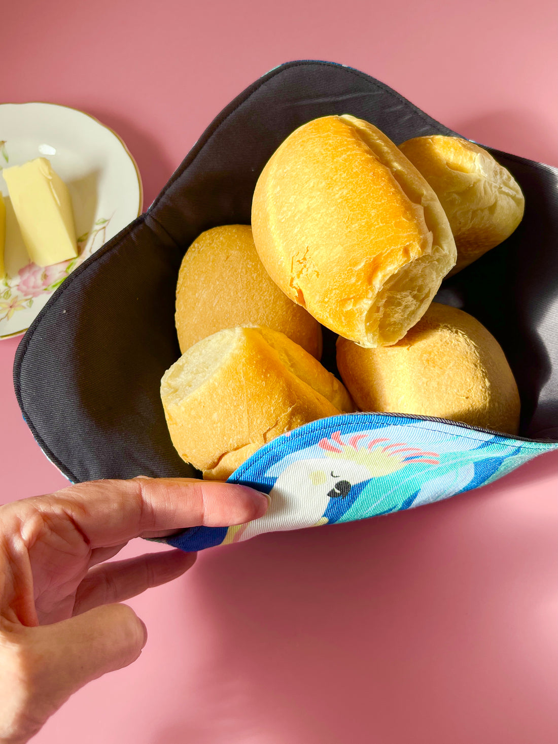 This Cockatoo Bowl Cozy Keeps Your Meal Warm and Your Lap Cool