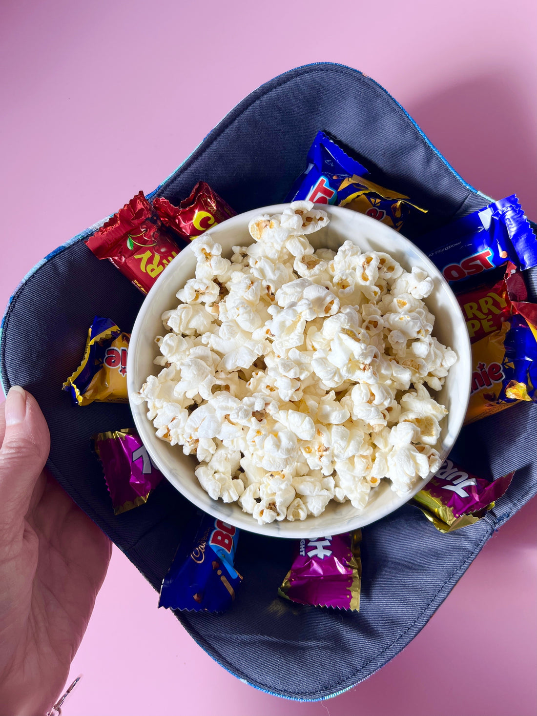 This Cockatoo Bowl Cozy Keeps Your Meal Warm and Your Lap Cool