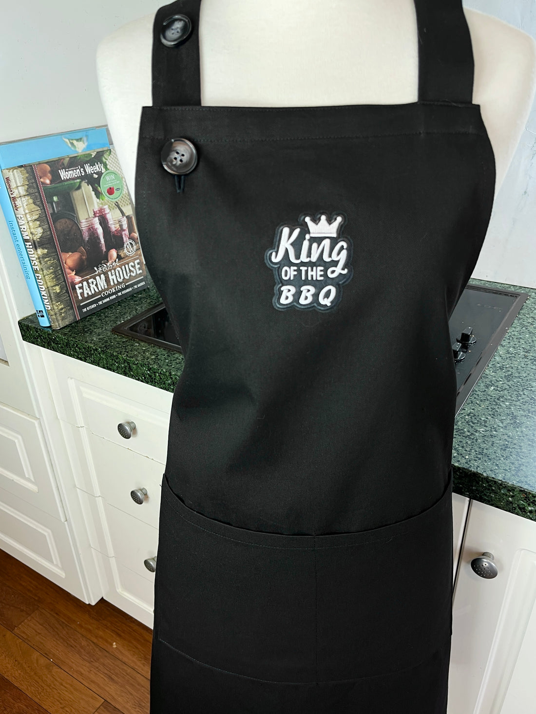 Is Your Dad the King of the BBQ? This Simple Black Apron is the Ideal Gift for Him