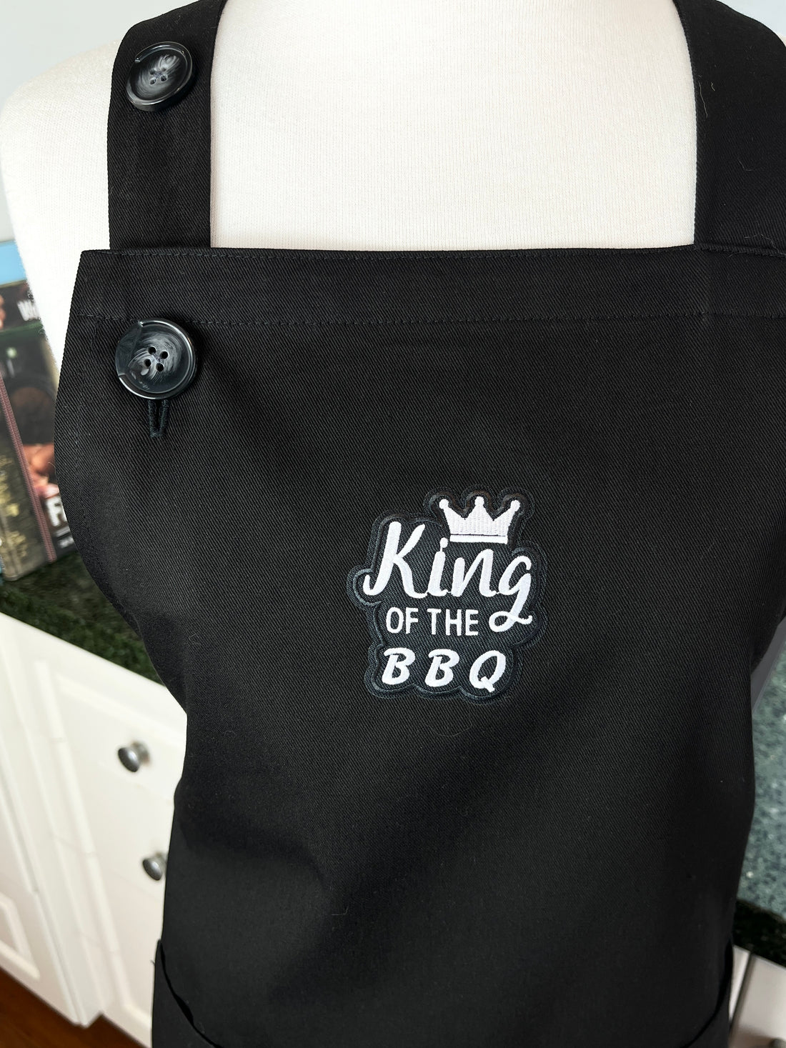 Is Your Dad the King of the BBQ? This Simple Black Apron is the Ideal Gift for Him