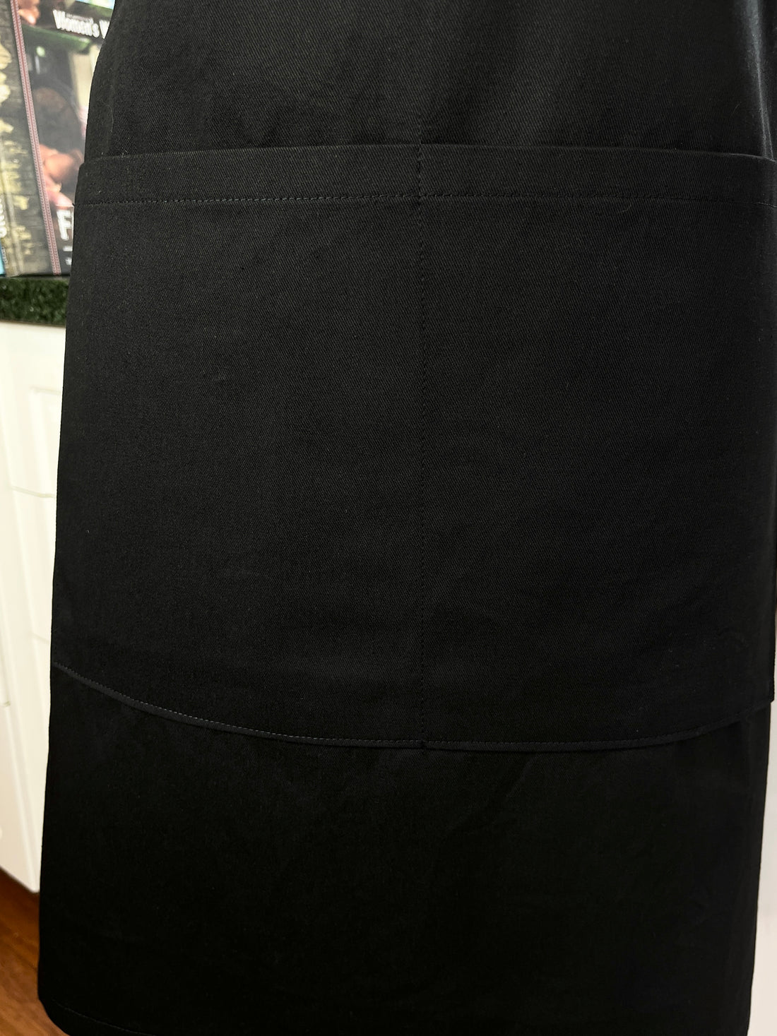 Is Your Dad the King of the BBQ? This Simple Black Apron is the Ideal Gift for Him