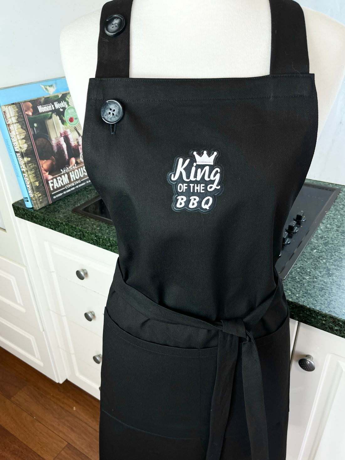 Is Your Dad the King of the BBQ? This Simple Black Apron is the Ideal Gift for Him