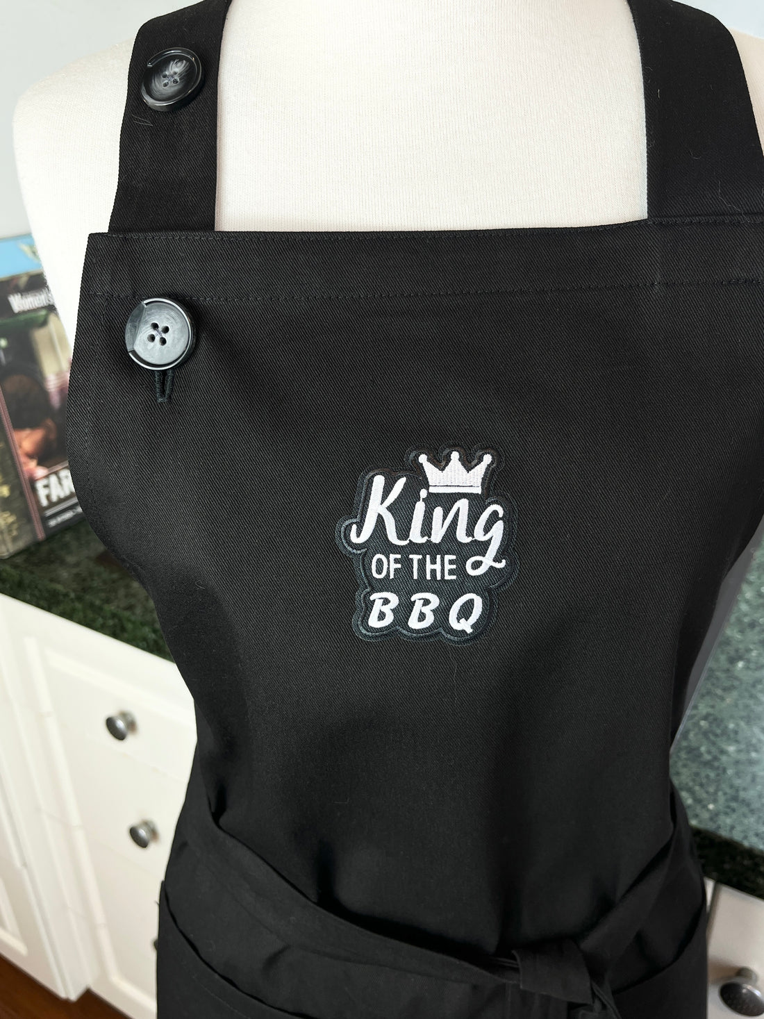 Is Your Dad the King of the BBQ? This Simple Black Apron is the Ideal Gift for Him